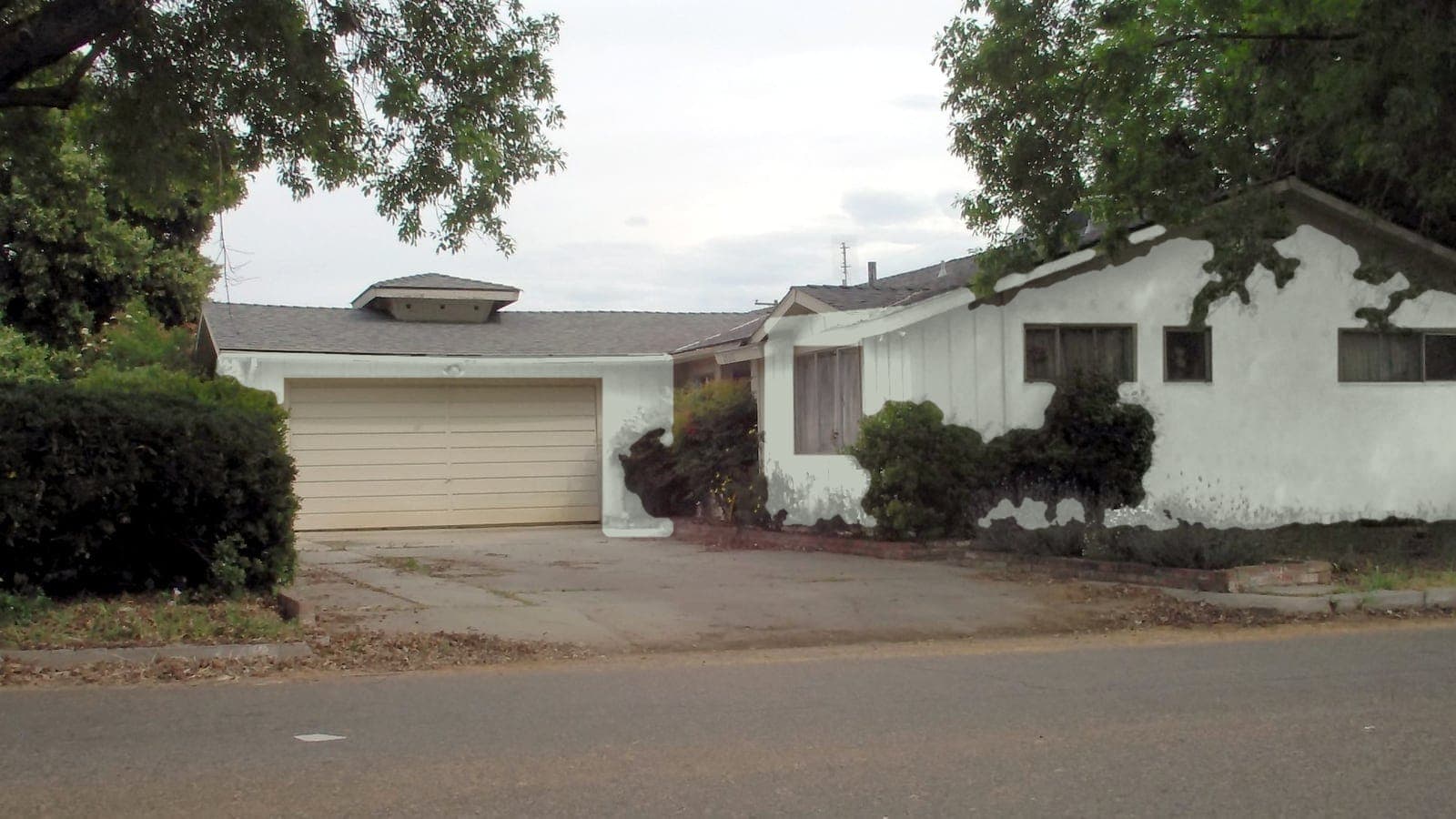 1950s California ranch, board-and-batten and stucco, repainted: siding Oyster Bay SW 6206